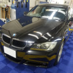 カーフィルム、BMW320i　リア全面（5%）紫外線カットフィルム施工で入庫。