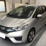 カーフィルム、ホンダ フィット リア全面(5%)遮熱フィルム施工で入庫。