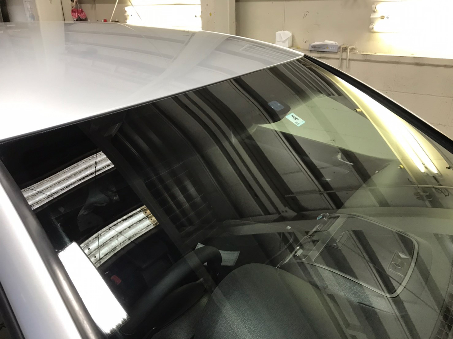 カーフィルム フォルクスワーゲン ゴルフ フロントガラス上部 サンシールドフィルム 施工で入庫 カーフィルム名古屋 Com