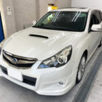 カーフィルム、スバル　レガシィ　リア全面（5%）遮熱フィルム施工で入庫。