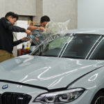 BMW  M2　フロントガラス飛び石防止フィルムの貼替え：STEK「DYNOflex」を施工。