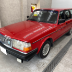カーフィルム、ボルボ 240GL リヤ全面（5%）遮熱スモークフィルム施工