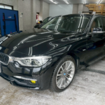 カーフィルム、BMW 3シリーズ リヤ1面貼り替え（5%）遮熱スモークフィルム施工