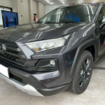カーフィルム、トヨタ RAV4 リヤ全面(10%)遮熱スモークフィルム施工