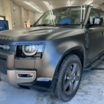 カーフィルム、ランドローバー ディフェンダー リヤ全面(20%)遮熱スモークフィルム施工