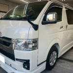 カーフィルム、トヨタ ハイエース リヤ全面(2%)遮熱スモークフィルム施工