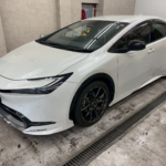 カーフィルム、トヨタ プリウス リヤ全面（15%）遮熱スモークフィルム施工