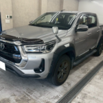 カーフィルム、トヨタ ハイラックス リヤ全面（11%&22%）遮熱スモークフィルム施工