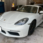 カーフィルム、ポルシェ ケイマン リヤ全面（15%）遮熱スモークフィルム施工